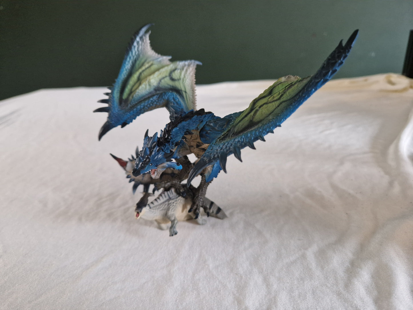 Monster Hunter: Azure Rathalos figure