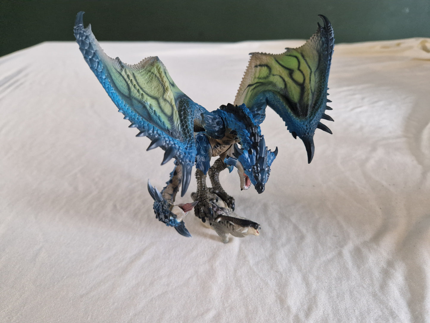 Monster Hunter: Azure Rathalos figure