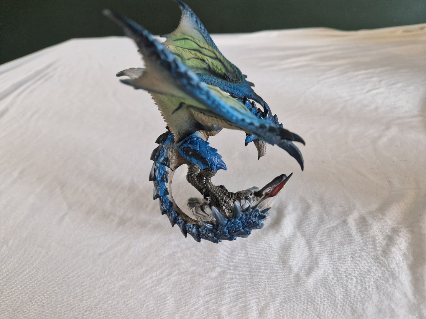 Monster Hunter: Azure Rathalos figure